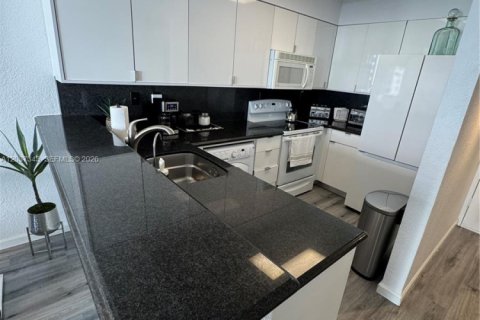 Condo in Hollywood, Florida  № 2346606 - photo 12