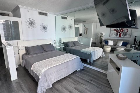 Condo in Hollywood, Florida  № 2346606 - photo 10