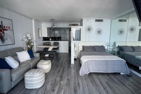 Condo in Hollywood, Florida  № 2346606 - photo 8