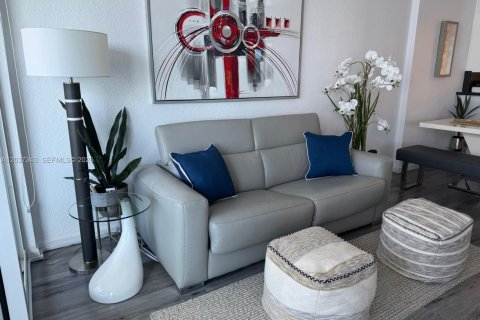 Condo in Hollywood, Florida  № 2346606 - photo 7