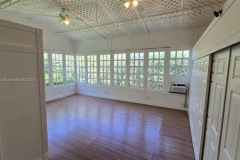 House in Miami, Florida 2 bedrooms, 120.59 sq.m. № 1896378 - photo 19