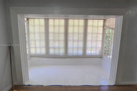 House in Miami, Florida 2 bedrooms, 120.59 sq.m. № 1896378 - photo 7