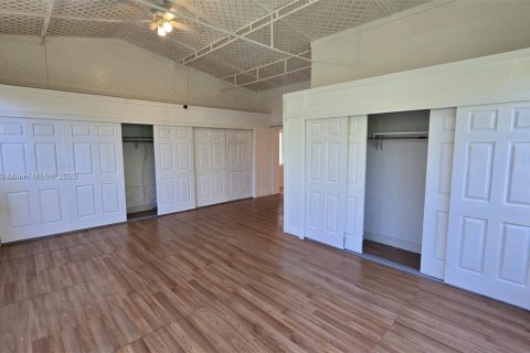 House in Miami, Florida 2 bedrooms, 120.59 sq.m. № 1896378 - photo 22