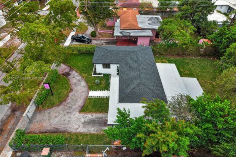 Casa en venta en North Miami, Florida, 3 dormitorios, 120.77 m2 № 2002398 - foto 10