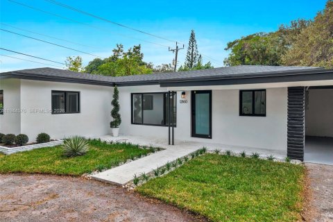 Casa en venta en North Miami, Florida, 3 dormitorios, 120.77 m2 № 2002398 - foto 2