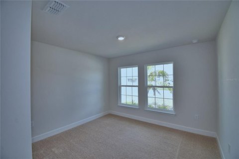 House in Auburndale, Florida 4 bedrooms, 204.38 sq.m. № 1242723 - photo 3