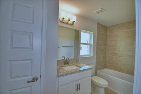 House in Auburndale, Florida 4 bedrooms, 204.38 sq.m. № 1242723 - photo 9