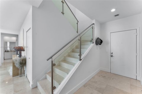 Copropriété à louer à Miami, Floride: 3 chambres, 163.79 m2 № 2363858 - photo 12
