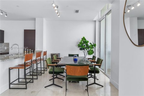 Copropriété à louer à Miami, Floride: 3 chambres, 163.79 m2 № 2363858 - photo 10