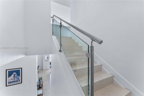 Copropriété à louer à Miami, Floride: 3 chambres, 163.79 m2 № 2363858 - photo 13