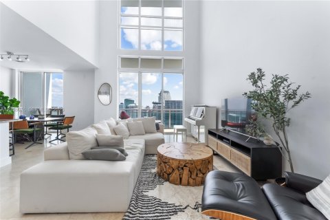 Copropriété à louer à Miami, Floride: 3 chambres, 163.79 m2 № 2363858 - photo 2