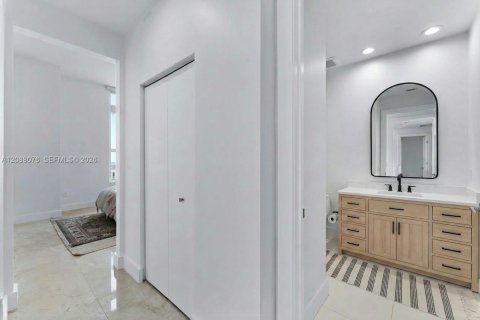 Copropriété à louer à Miami, Floride: 3 chambres, 163.79 m2 № 2363858 - photo 14