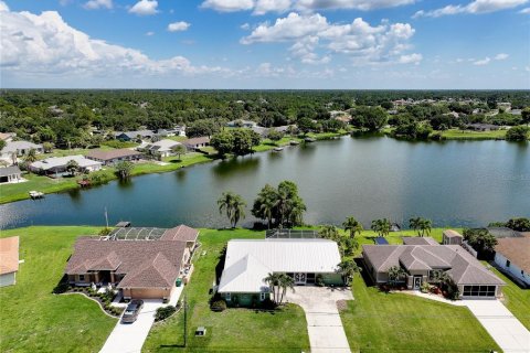 Купить виллу или дом в Порт-Шарлотт, Флорида 5 комнат, 160.44м2, № 2207168 - фото 2