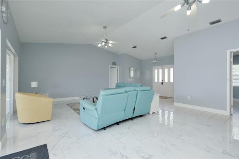 Купить виллу или дом в Порт-Шарлотт, Флорида 5 комнат, 160.44м2, № 2207168 - фото 13