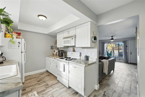 Touwnhouse à vendre à Winter Park, Floride: 2 chambres, 95.78 m2 № 1918691 - photo 13