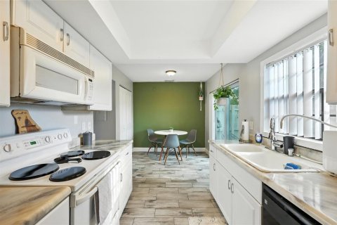 Touwnhouse à vendre à Winter Park, Floride: 2 chambres, 95.78 m2 № 1918691 - photo 12