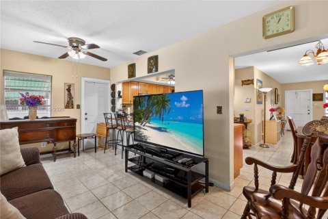 Casa en venta en Lauderdale Lakes, Florida, 2 dormitorios, 127.46 m2 № 2154594 - foto 17