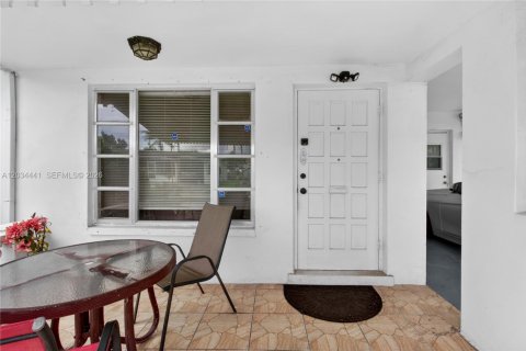 Casa en venta en Lauderdale Lakes, Florida, 2 dormitorios, 127.46 m2 № 2154594 - foto 3