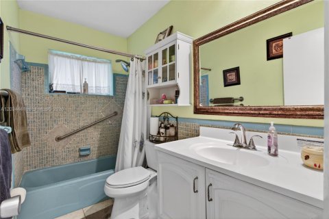 Casa en venta en Lauderdale Lakes, Florida, 2 dormitorios, 127.46 m2 № 2154594 - foto 24