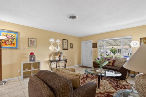 Casa en venta en Lauderdale Lakes, Florida, 2 dormitorios, 127.46 m2 № 2154594 - foto 8
