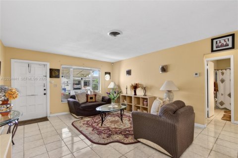 Casa en venta en Lauderdale Lakes, Florida, 2 dormitorios, 127.46 m2 № 2154594 - foto 5