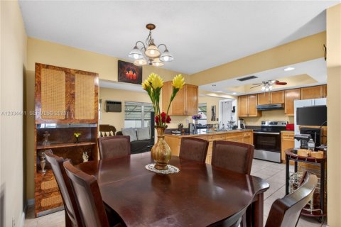 Casa en venta en Lauderdale Lakes, Florida, 2 dormitorios, 127.46 m2 № 2154594 - foto 9