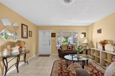 Casa en venta en Lauderdale Lakes, Florida, 2 dormitorios, 127.46 m2 № 2154594 - foto 7