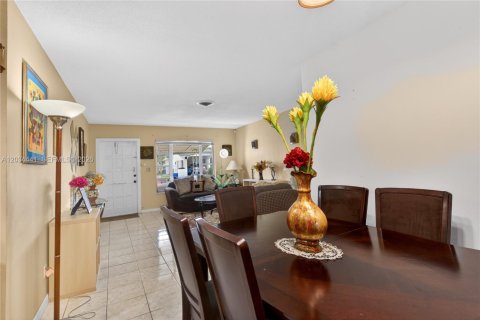 Casa en venta en Lauderdale Lakes, Florida, 2 dormitorios, 127.46 m2 № 2154594 - foto 14