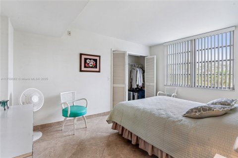 Condo in Pompano Beach, Florida, 3 bedrooms  № 1739912 - photo 26