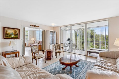 Condo in Pompano Beach, Florida, 3 bedrooms  № 1739912 - photo 27