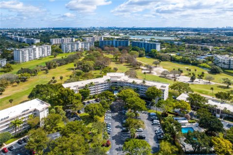 Condo in Pompano Beach, Florida, 3 bedrooms  № 1739912 - photo 24