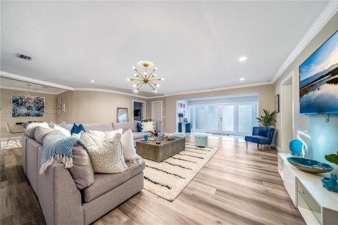 Villa ou maison à vendre à Oakland Park, Floride: 5 chambres, 413.04 m2 № 1985317 - photo 17