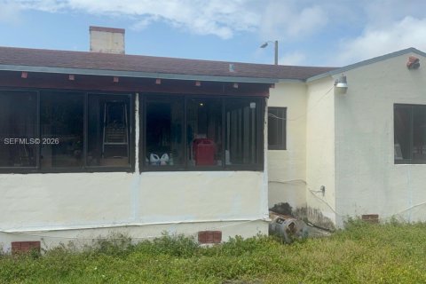 House in Miami, Florida 3 bedrooms, 114.27 sq.m. № 2076355 - photo 2
