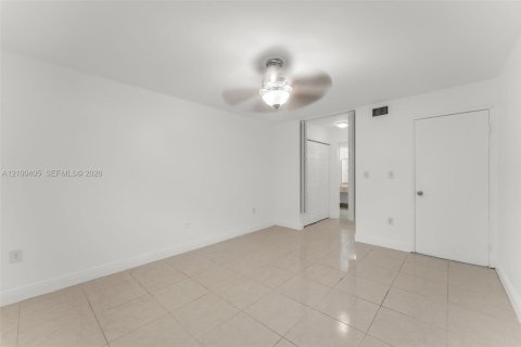 Condo in Doral, Florida, 2 bedrooms  № 2402687 - photo 14
