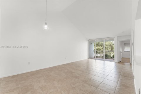 Condo in Doral, Florida, 2 bedrooms  № 2402687 - photo 6