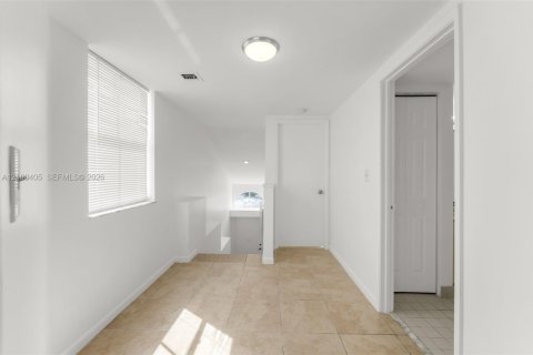 Condo in Doral, Florida, 2 bedrooms  № 2402687 - photo 5