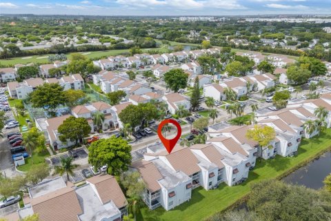 Condo in Doral, Florida, 2 bedrooms  № 2402687 - photo 28
