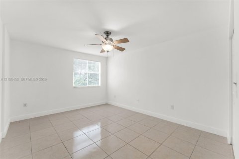 Condo in Doral, Florida, 2 bedrooms  № 2402687 - photo 21