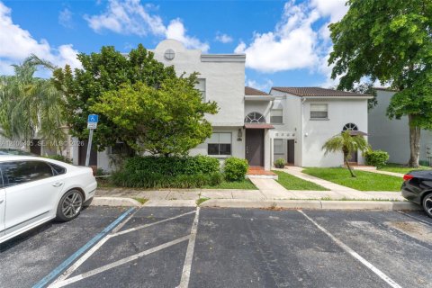 Condo in Doral, Florida, 2 bedrooms  № 2402687