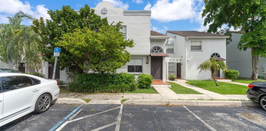 Condo in Doral, Florida, 2 bedrooms  № 2402687
