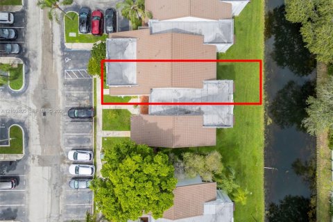 Condo in Doral, Florida, 2 bedrooms  № 2402687 - photo 29