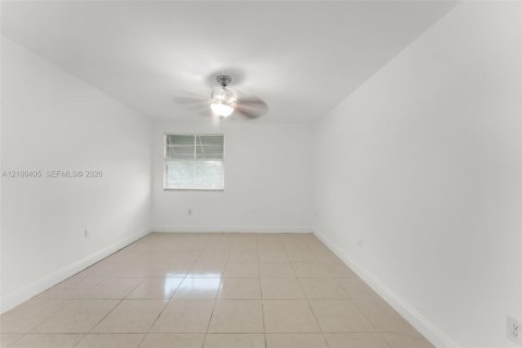 Condo in Doral, Florida, 2 bedrooms  № 2402687 - photo 19