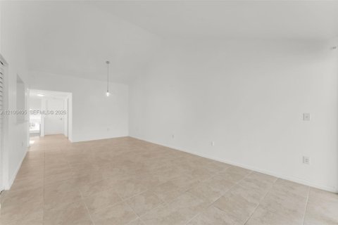 Condo in Doral, Florida, 2 bedrooms  № 2402687 - photo 20