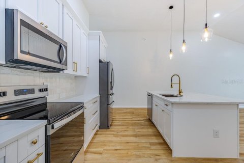Casa en venta en Tampa, Florida, 2 dormitorios, 115.57 m2 № 1903480 - foto 15