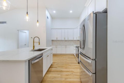 Casa en venta en Tampa, Florida, 2 dormitorios, 115.57 m2 № 1903480 - foto 11