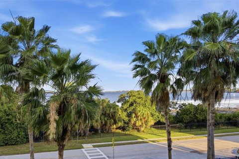Condo in Bradenton, Florida, 3 bedrooms № 2141940 - photo 24
