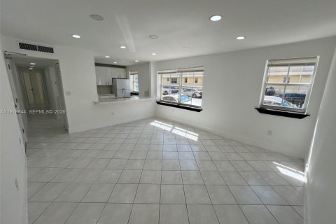 Condominio en venta en Miami Beach, Florida, 2 dormitorios, 66.89 m2 № 2044526 - foto 2