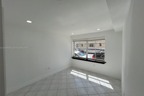 Condominio en venta en Miami Beach, Florida, 2 dormitorios, 66.89 m2 № 2044526 - foto 20