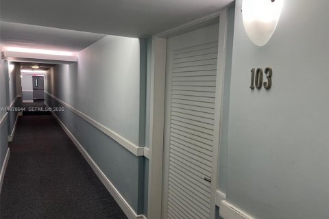 Condominio en venta en Miami Beach, Florida, 2 dormitorios, 66.89 m2 № 2044526 - foto 26