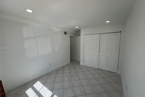 Condominio en venta en Miami Beach, Florida, 2 dormitorios, 66.89 m2 № 2044526 - foto 16